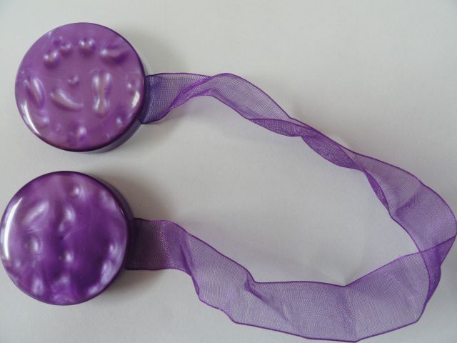 Magnetická spona na záclonu